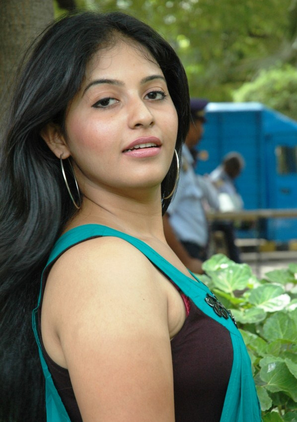 anjali latest stills and images